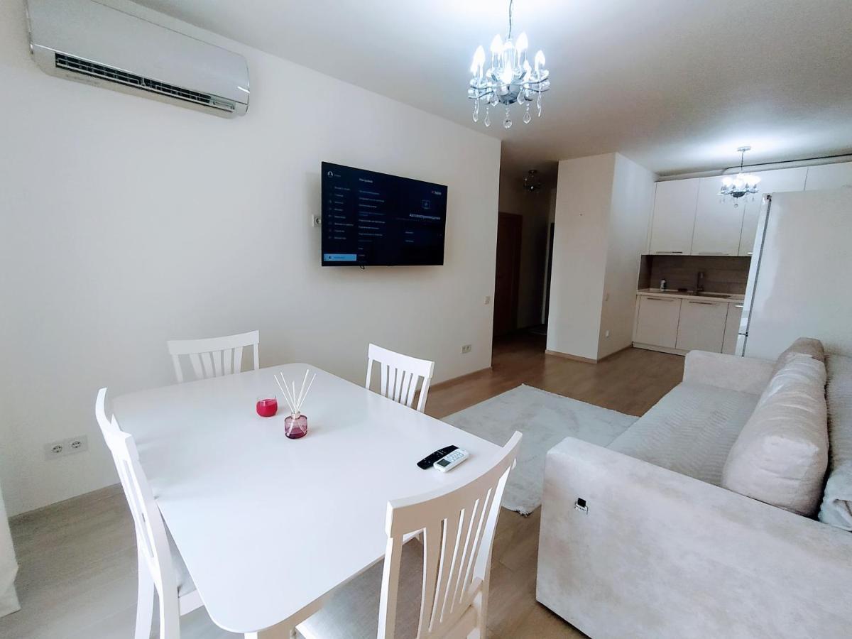 Vanilla Vip Apartment Lviv Exteriör bild